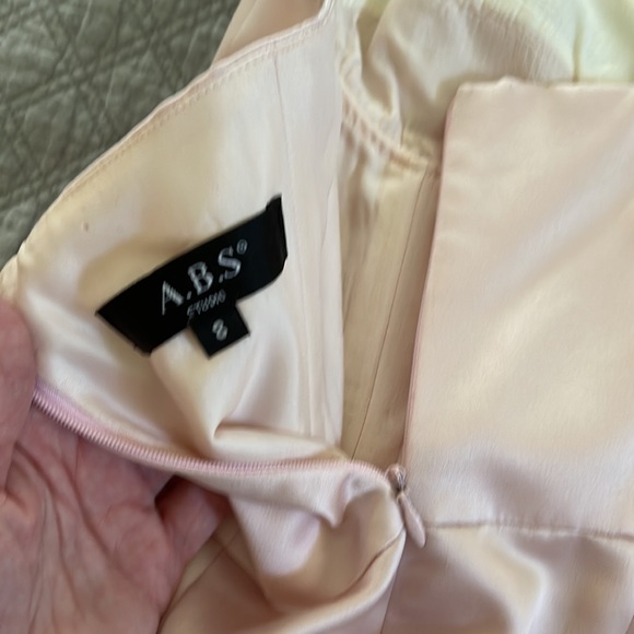 Pale pink long satin gown with two tone bodice - Picture 2 of 6